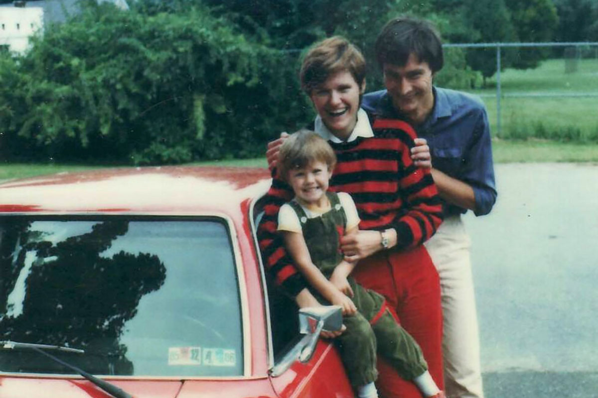 Katalin Karikó's family and their red car in 1985.