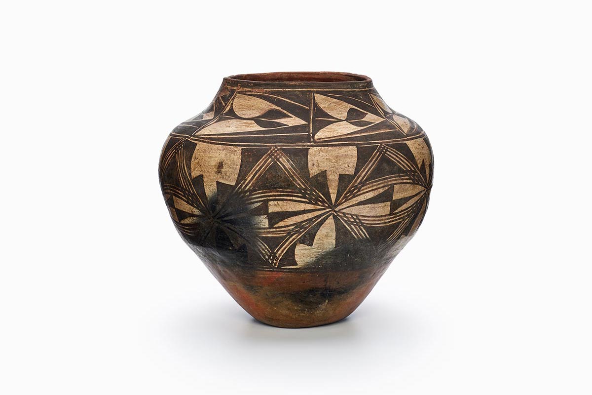 A Zia pot with large triangles and rain lines that crisscross at the corners to create rainstorm hachures.