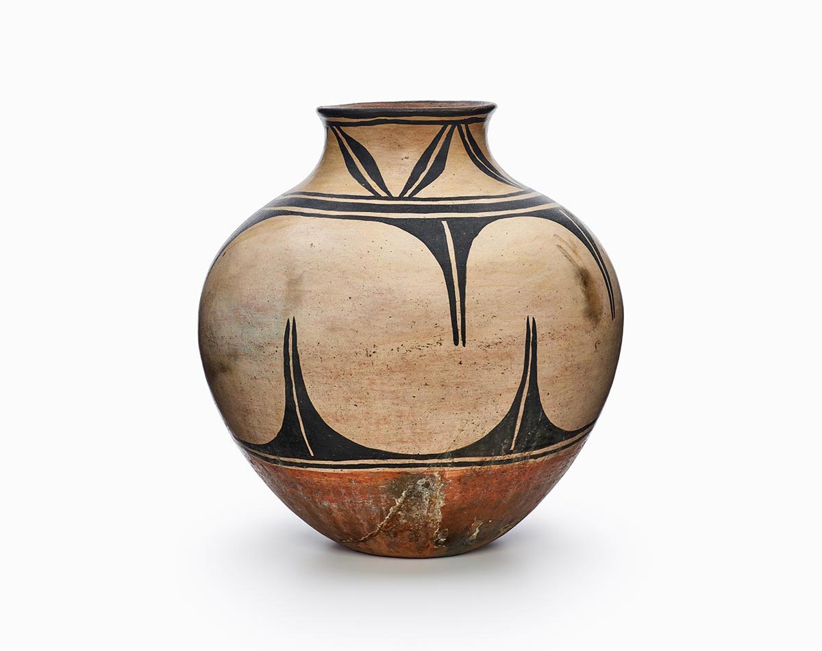 A Kewa storage jar with a pattern of double triangles.